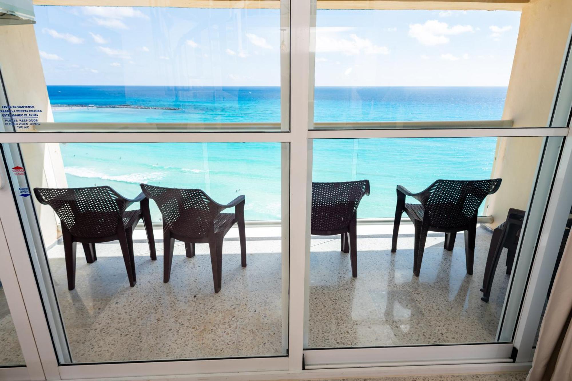 2 Story Oceanfront Penthouses On Cancun Beach! Екстериор снимка