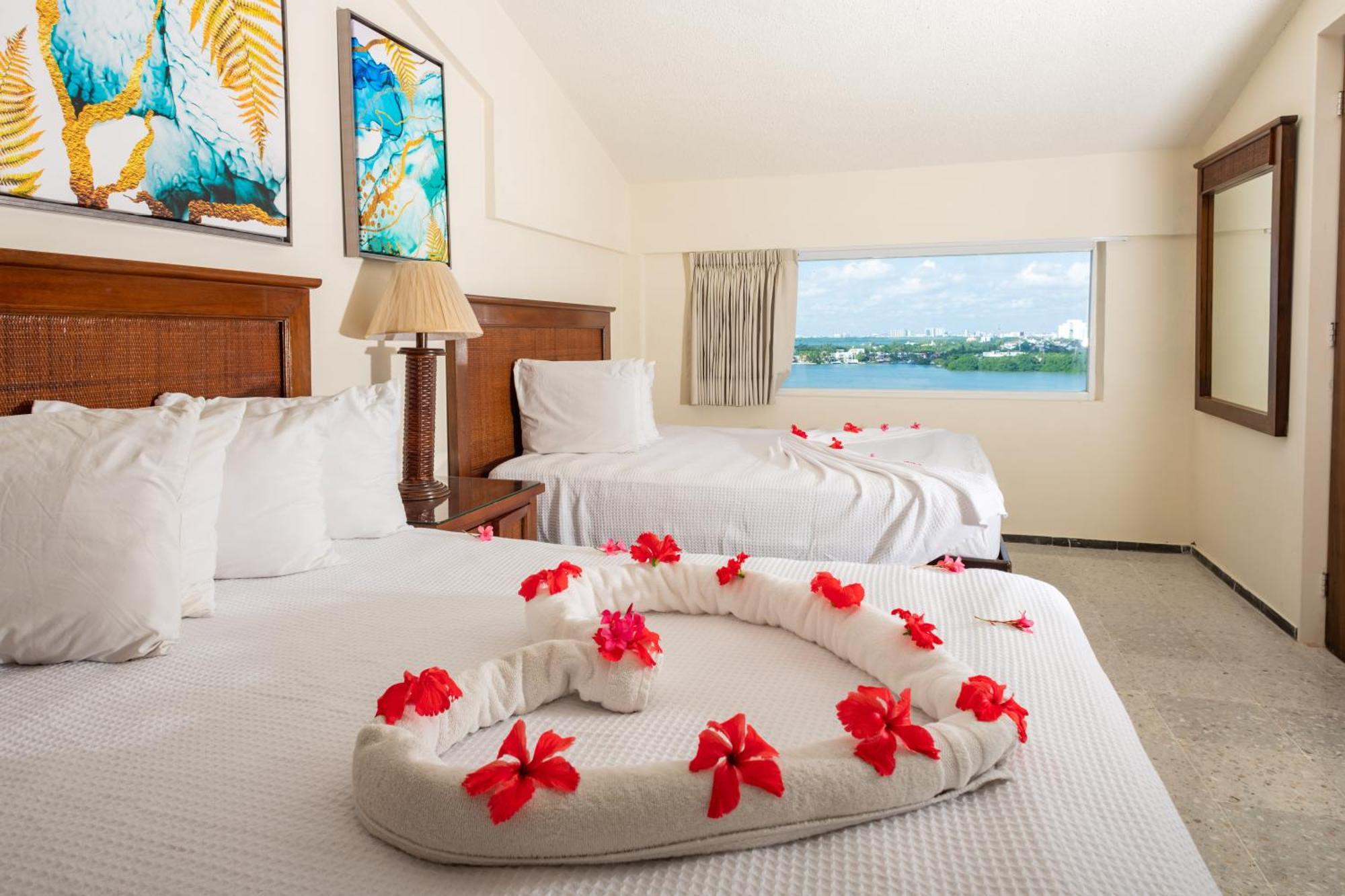 2 Story Oceanfront Penthouses On Cancun Beach! Екстериор снимка